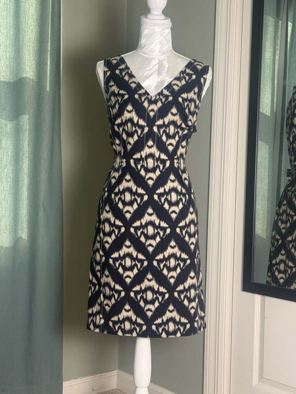 Talbots Petites 14P Navy Ivory Ikat Medallion Stretch Sheath Dress V Neck